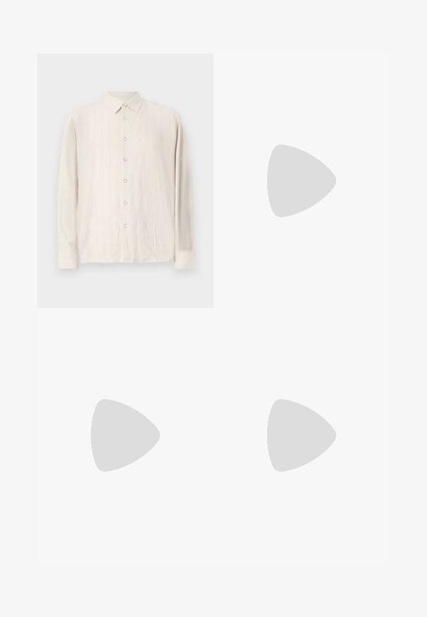 Camisa de manga larga en un beige claro con rayas verticales, un cuello clásico y cierre frontal de botones. La tela tiene una textura suave.; Pantalones grises con un diseño de pierna recta. Hechos de una tela texturizada, con un cierre frontal y bolsillos laterales.; Stuart Weitzman CLUB CLASSIC PENNY LOAFER - Mocasines elegantes - black; Tiger of Sweden CESANO UNISEX  - Bolso shopping - black