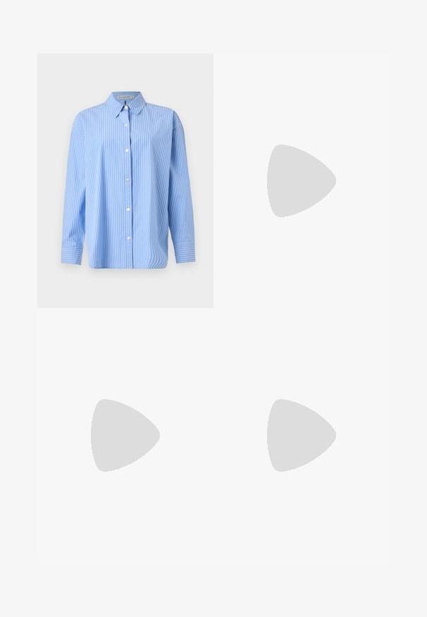 Svetlomodrá košeľa s gombíkmi vyrobená z bavlny s bielymi vertikálnymi pruhmi. Má klasický golier a dlhé rukávy s gombíkovým zapínaním.; Čierne polyesterové culotte nohavice s elastickým pásom, dvoma prednými záhybmi a voľným strihom. Žiadne viditeľné vzory ani detaily z kovu.; Čierne lakované sandále na podpätku so štvorcovou špičkou, navlečenými remienkami okolo členku a striebornými prackami. Disponujú masívnym blokovým podpätkom pre stabilitu.; Čierna kožená kabelka s zaobleným tvarom, odnímateľným popruhom a zlatými doplnkami. Kabelka má klopu s detailom s prackou.