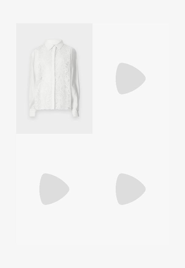 Chemise blanche à manches longues présentant un panneau en dentelle avec un motif paisley sur le devant, col standard et fermeture à boutons.; Pantalon couleur crème avec une coupe cintrée, présentant une jambe droite, un tissu lisse, des plis à l'avant et un ourlet propre. Design minimaliste.; Baskets blanches en matériau synthétique lisse, avec un bout arrondi, un design à lacets, une semelle plate et des détails perforés discrets.; Sac fourre-tout en suède brun avec une texture douce, présentant une seule bandoulière et une ouverture supérieure légèrement courbée. Aucun détail de matériel visible.