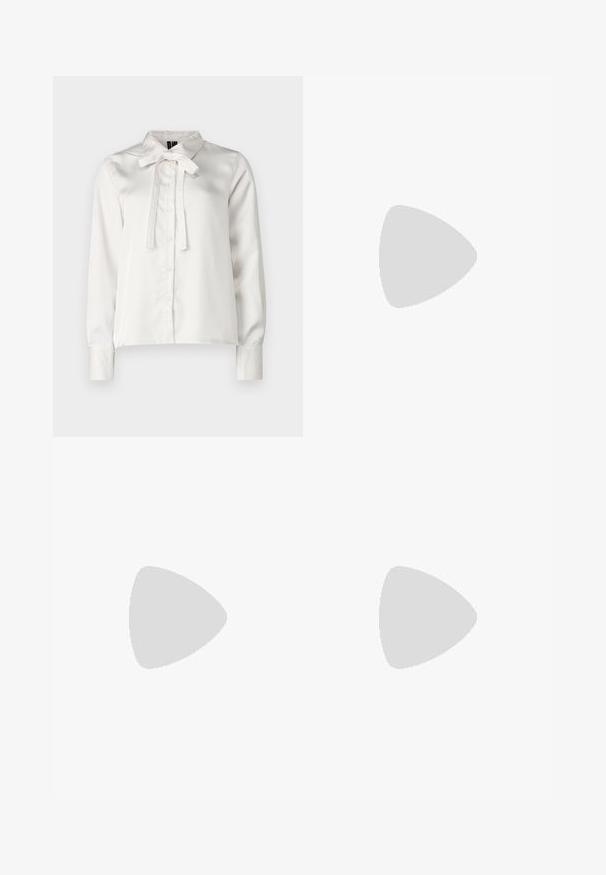Vero Moda VMSADIE TIE SHIRT - Bluza z gumbi - cloud dancer; Denim maksi obleka z dolgimi rokavi, ostro ovratnico, sprednjim gumbom, dvema žepoma na prsih, zategnjeno pasom in stranskimi razporki za lažje gibanje.; Bela sandala na visoki pet z zavezanimi trakovi, z ravnim podplatom, teksturirano sprednjo stranjo z nabranimi detajli in ozkim gležnjenjem.; Zlate obroče ušesne uhane, tanke in krožne oblike, z gladko kovinsko površino brez okrasnih elementov ali vzorcev.