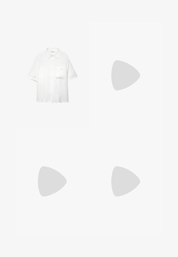 Chemise blanche à manches courtes, en tissu doux, avec un col et une poche poitrine unique, au design décontracté.; Shorts en denim blanc avec une taille mi-haute, des détails déchirés, cinq poches et des accessoires en cuivre. Texture lisse avec une coupe décontractée.; Sandales à glissière en suède beige avec deux sangles à boucle réglables, une semelle en liège anatomique et une semelle extérieure en caoutchouc noir texturé.; Lunettes de soleil écaille de tortue avec des verres marron. Monture rectangulaire élégante, texture lisse, marquage subtil sur le côté et branches courbées pour le confort.