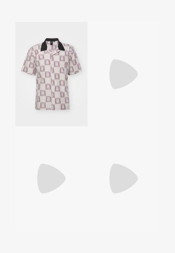 Korte mouwen blouse van lichte stof, met een beige basis en paarse grafische prints en een zwarte kraag. Knopsluiting aan de voorkant.; Filippa K TERRY CROPPED TROUSERS - Broek - sage melange; Witte leren sneaker met een gladde afwerking, ronde neus, platte veters en een gestructureerde zool. Kenmerkt zich door een subtiel logo op de hiel.; Zwarte ronde zonnebril met donkere lenzen en slanke metalen armen. Inclusief heldere tempelpunten en zilveren accenten bij de scharnier. Minimalistisch ontwerp.