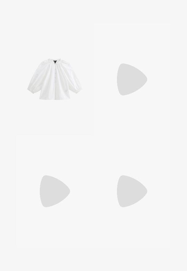 Witte katoenen blouse met pofmouwen, ronde halslijn en knopen aan de voorkant. Bevat een gaatjespatroon en broderie-accenten overal.; Lichtblauwe denim shorts met een recht model, vijf zakken, een sluiting met knopen aan de voorkant en een rafelige zoom. Klassieke denimtextuur.; Bruine suède low-top sneakers met crèmekleurige accenten, een gestructureerd oppervlak, een zwarte rubberen zool en een geborduurd logo aan de zijkant en op de tong.; Geweven, crèmekleurige tasset met een grotere handtas met een ronde handgreep en een kleinere zak met een bandje, beide met een uniforme textuur.