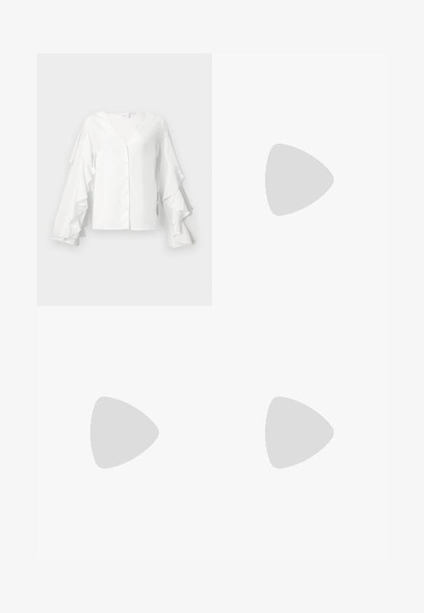 Weiße Bluse mit V-Ausschnitt, Knopfverschluss und voluminösen, gerafften Ärmeln. Hergestellt aus glattem Stoff mit einem eleganten, minimalistischen Design.; Schwarze Hose mit geradem Schnitt, ausgestattet mit Fronttaschen und Seitenschlitzen am Saum. Hergestellt aus weichem, glattem Stoff. Geeignet für verschiedene Anlässe.; Schwarze lacklederne High Heels mit zwei geschnallten Riemen, squarer Zehenform und dickem Blockabsatz. Glatte Textur mit glänzendem Finish.; Schwarze Lederhandtasche mit geschwungener Form, abnehmbarem Tragegurt und goldenen Beschlägen. Die Tasche verfügt über einen Deckel mit einer Schnallen-Details.