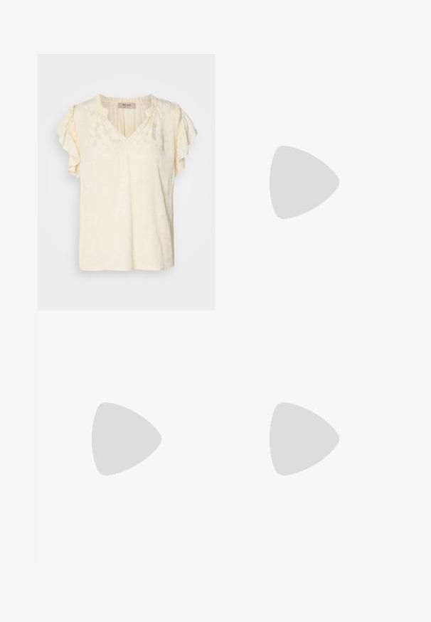 Top à manches courtes en crème clair avec un motif floral texturé ; présente des manches volantées et une coupe décontractée.; Pantalons en mélange de coton noirs avec une coupe droite, fermeture à bouton sur le devant et deux poches latérales. Texture lisse, sans motifs visibles.; Ballerines slingback rose pâle avec un bout pointu, fabriquées en un matériau semblable au cuir lisse. Présentent des découpes sur les côtés et un talon plat.; Sac à main structuré blanc avec de courtes poignées et une bandoulière, doté de accents en métal doré et d'un matériau texturé, présenté sur un fond gris.