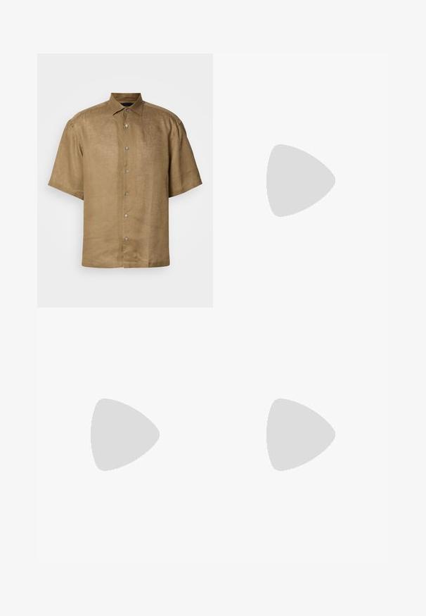 Camicia a maniche corte, con bottoni, in tessuto di lino marrone chiaro con finitura testurizzata, dotata di un colletto standard e sei bottoni sulla parte anteriore.; Pantaloni beige a gamba larga realizzati in un morbido misto cotone, con pieghe frontali, cintura cucita e una cintura con fibbia in metallo.; Mocassini in pelle nera con punta arrotondata, frange decorative e un design cucito. Suola piatta con un logo discreto sul lato.; Bracciale in tono oro con maglie intrecciate, dotato di chiusura con il logo "HILFIGER" e un accento rosso e blu. Finitura liscia e lucida.