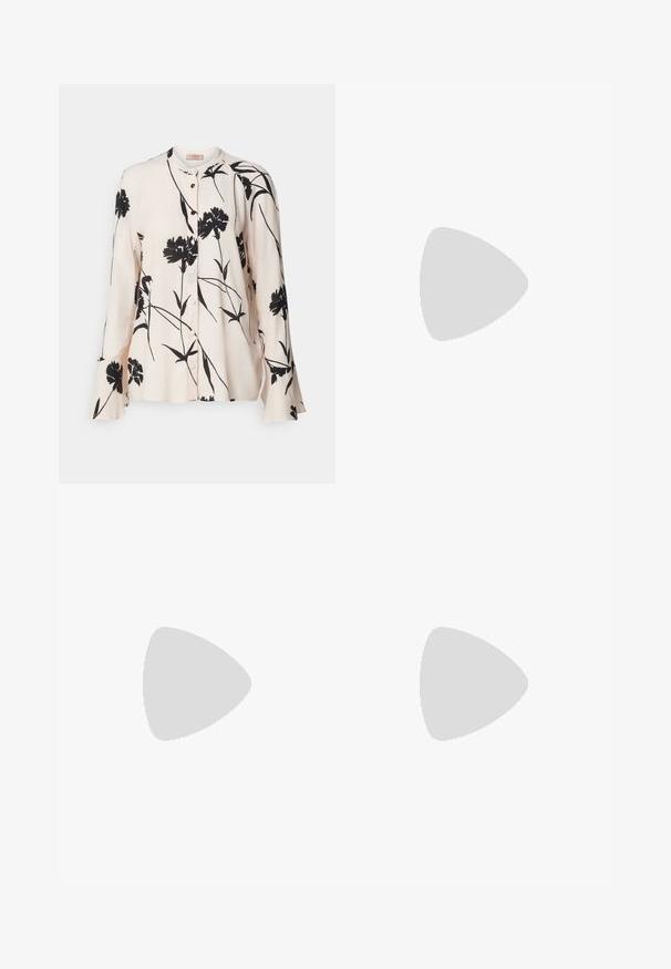 Blusa a maniche lunghe in morbido tessuto color crema con stampa floreale nera. Presenta una scollatura rotonda e chiusura a bottoni sul davanti.; Pantaloni a gamba larga in tessuto crema chiaro, dotati di tasche laterali, frontale liscio e chiusura a un bottone in vita. Texture morbida.; Tacchi slingback in pelle nera con punta affusolata, caratterizzati da un tacco alto e un accento dorato sulla cinghia regolabile. Texture liscia.; Borsa a tracolla in pelle nera con una texture morbida, forma triangolare e tracolla regolabile, abbinata a una camicia a righe blu chiaro e pantaloni bianchi.
