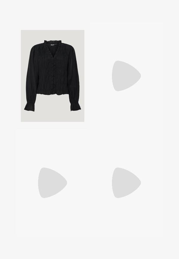 Μαύρη μπλούζα με μακριά μανίκια, κατασκευασμένη από υφαντό ύφασμα. Διαθέτει ριχτό V ντεκολτέ, κούμπωμα με κουμπιά και μαζεμένα στοιχεία στο σώμα και στα μανίκια.; Μαύρο παντελόνι φ�όρμας σε φαρδιά γραμμή με ψηλή μέση, κουμπιά στη μέση και πλαϊνές τσέπες.; Μαύρη πατενταρισμένη δερμάτινη μπότες αστραγάλου με μυτερή μύτη και μεσαίο τετράγωνο τακούνι. Λείος υφή και μινιμαλιστικός σχεδιασμός.; Μαύρη δερμάτινη τσάντα tote με δύο μακριούς ιμάντες, λεία υφή και δομημένο σχήμα. Διαθέτει μπροστινή τσέπη για επιπλέον αποθήκευση.