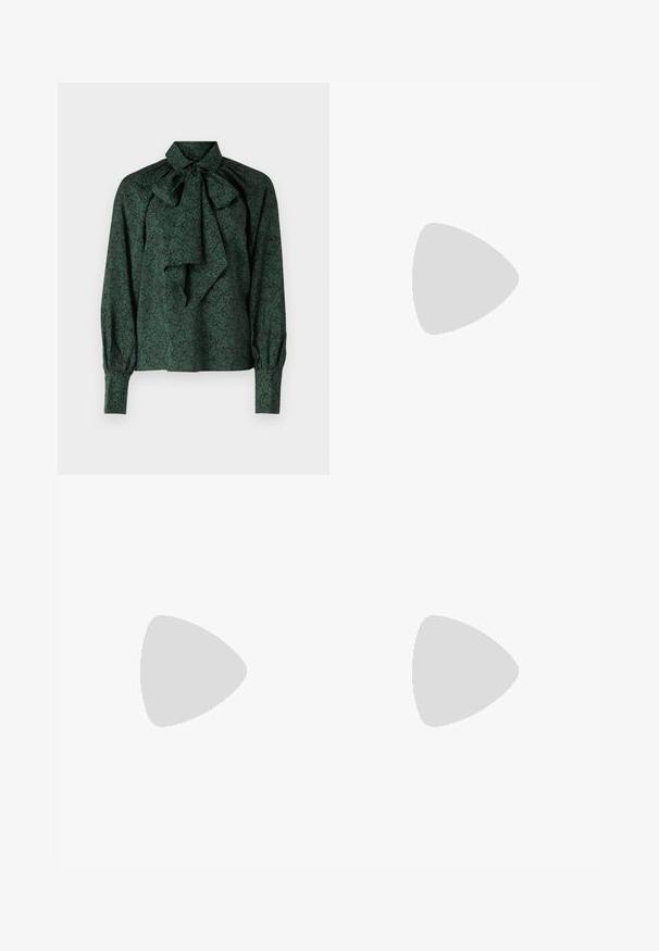 Blusa verde in tessuto morbido con motivo floreale, colletto annodato e maniche arricciate con polsini aderenti.; Jeans ampi di colore blu chiaro realizzati in denim, con vita alta, chiusura a bottoni e orlo sfilacciato. Cuciture e tasche visibili.; Ballerina nera, finitura lucida, punta rotonda, profilo basso, suola in gomma flessibile, design senza cuciture, texture liscia con accenti minimalisti.; Borsa tote in suede marrone con due manici, dettagli in metallo dorato e lacci laterali regolabili. Presenta una chiusura con zip e una texture liscia.