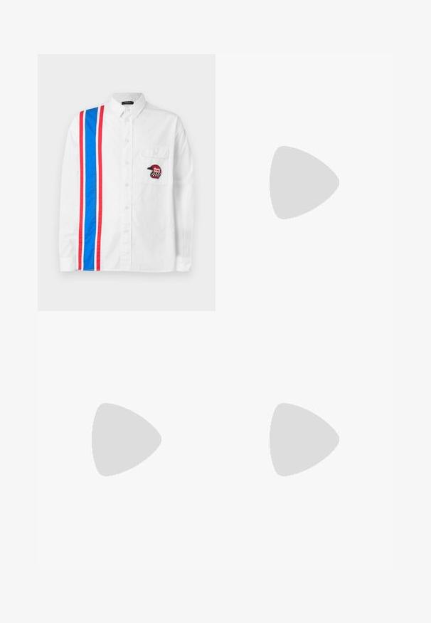 Valkoinen nappikauluspaita, jossa on sinivalkoinen ja punavalkoinen raidallinen kuvio yhdellä puolella ja musta kirjaillut kypärälogo rintataskussa.; Valkoinen puuvillapaita, lyhyet hihat, pyöreä kaula-aukko. Vasemmassa rintakehässä musta tekstilogo "JACK & JONES". Yksinkertainen, neutraali muotoilu.; Harmaat räätälöidyt housut, jotka on valmistettu teksturoidusta kankaasta, suoralla lahkeella, etuplepaleilla ja tavallisella vyötäröllä, jossa on vyölenkit.; Replay ARTHUR ATOM - Matalavartiset tennarit - black