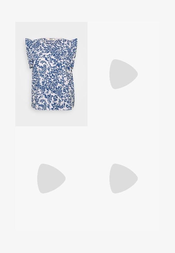 Blusa a maniche corte in tessuto bianco con motivo floreale blu, apertura con bottoni e spalle con ruches. Leggera e traspirante.; Jeans svasati blu scuro realizzati in denim, caratterizzati da una vita alta, cinque tasche e cuciture a contrasto lungo le cuciture. Texture liscia.; Sneakers Nike beige con dettagli marroni, superiore in suede e tessuto, punta rotonda, suola piatta in gomma e chiusura con lacci.; Orecchini a cerchio in argento con una finitura liscia e lucida. Forma rotonda e chiusura a scatto sicura. Design leggero adatto per l'uso quotidiano.