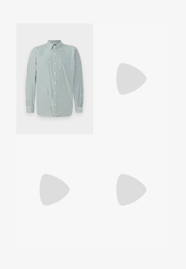 Pasiasta koszula z długim rękawem w jasnym zielonym i białym kolorze, z kołnierzykiem i jedną kieszenią na piersi. Wzór w pionowe paski.; Czarne dżinsy o szerokich nogawkach z wysokim stanem, z klasycznym pięciopunktowym krojem oraz delikatnym wyblaknięciem dla uzyskania teksturowanego wyglądu.; Czarne skórzane mokasyny mają wyraźny szew, dwa dekoracyjne paski na górze oraz grubą, teksturowaną podeszwę dla lepszej przyczepności.; Metalowe okulary przeciwsłoneczne o prostokątnym kształcie, z niebieskimi szkłami i srebrną oprawą. Posiadają poduszki na nosie oraz cienkie, proste ramiona zauszników.