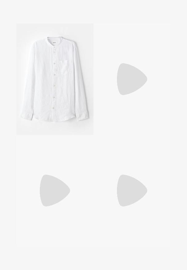 Hvit langermet skjorte laget av teksturert stoff, med ståkrage, knappelukking, en brystlomme og sølvknapper.; Filippa K TERRY CROPPED TROUSERS - Bukse - sage melange; Hvite lærersneakers med en jevn overflate, rund tå, flate lisser og en teksturert såle. Har en subtil logo på hælen.; Sorte, runde solbriller med mørke linser og slanke metalarmer. Inkluderer klare temple tips og sølvfargede detaljer ved hengslet. Minimalistisk design.
