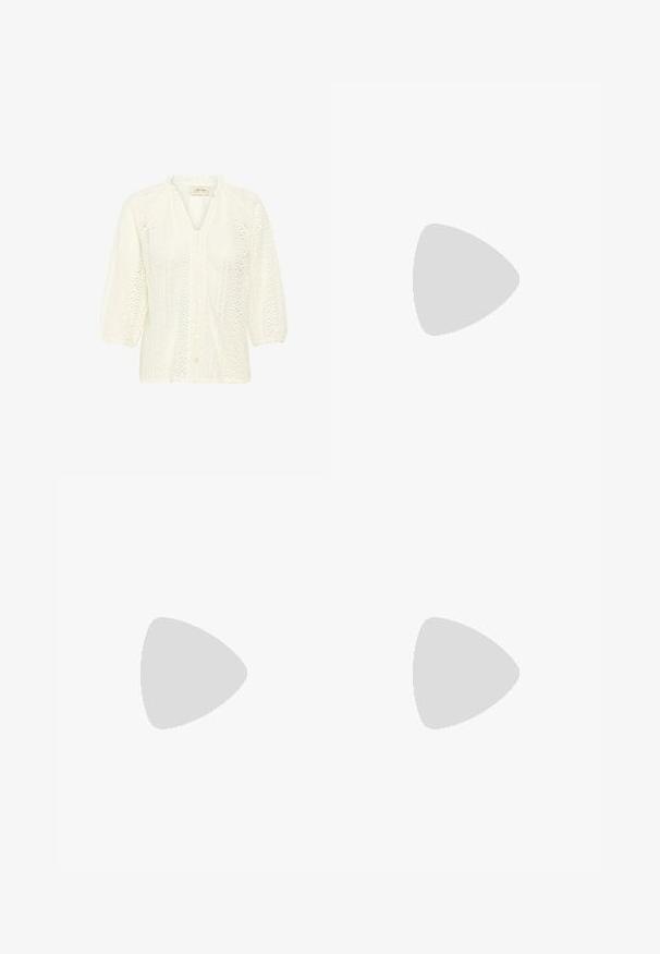 Hvid blouse med et struktureret blondermønster, trekvart lange puffærmer, knaplukning foran og en høj halsudskæring med rynket kant.; Cremefarvede satin wide-leg bukser med sorte broderede geometriske mønstre langs kanten. Har en glat tekstur og skræddersyet silhuet.; Beige læder pumps med blokhæl og spids tå, sort kant langs åbningen samt en tynd justerbar slingback-strop med guldfarvet hardware.; Creme læderhåndtaske med en halvmåneform, guldhardware, sorte accenter og en aftagelig Rem. Har en kædedetalje og mærke.
