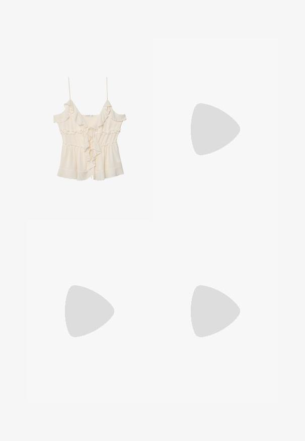 Stradivarius RUFFLED STRAPPY  - Top - beige; Lichtgele shorts met een elegante snit, voorzien van zijzakken en een rechte pasvorm. Gemaakt van een zachte, gladde stof.; Nude lakleren hoge hak sandaal met een dunne enkelband en ronde gesp, open teen ontwerp en een slanke stilettohak.; Roze suède handtas met een afgeronde vorm, voorzien van franjes aan de onderkant, goudkleurige hardware en een gevlochten schouderriem.