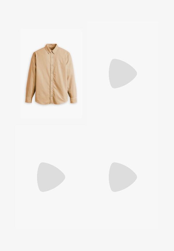 Levi's® - Koszula; Pięć koszulek z długim rękawem w rzędzie: turkusowa, czarna, biała, ciemnoszara i granatowa. Miękka tkanina, okrągły dekolt i standardowy krój.; Spodnie z szerokimi nogawkami z kordurowego materiału w kolorze tan. Cechują się teksturowanymi, pionowymi prążkami, standardowym pasem i dwiema przednimi kieszeniami.; Białe płócienne sneakersy w stylu niskim z gumową podeszwą, okrągłym noskiem, sznurowanym zapięciem oraz skórzaną detalą wzdłuż boku.