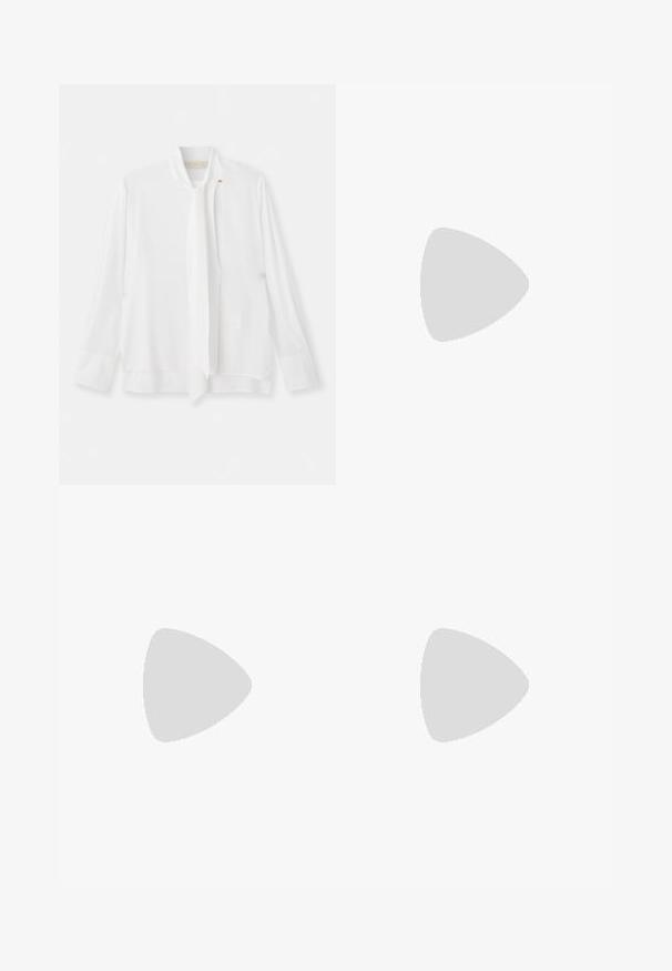 Vanessa Bruno ESTEBAN - Bluza - ecru; Črna usnjena mini krila z elegantnim dizajnom, sprednjim gumbom z zlatimi dodatki in teksturirano površino z nežnim leskom.; Suede rjave teniske z nizkim profilom, zavezovanjem spredaj in gumijastim podplatom. Opremljene so z diskretnimi detajli in zanka na peti.; Rjava usnjena torbica, pravokotne oblike, teksturirana površina, snemljiva zanka, zadrga, diskretno logotip vtisnjen spredaj.