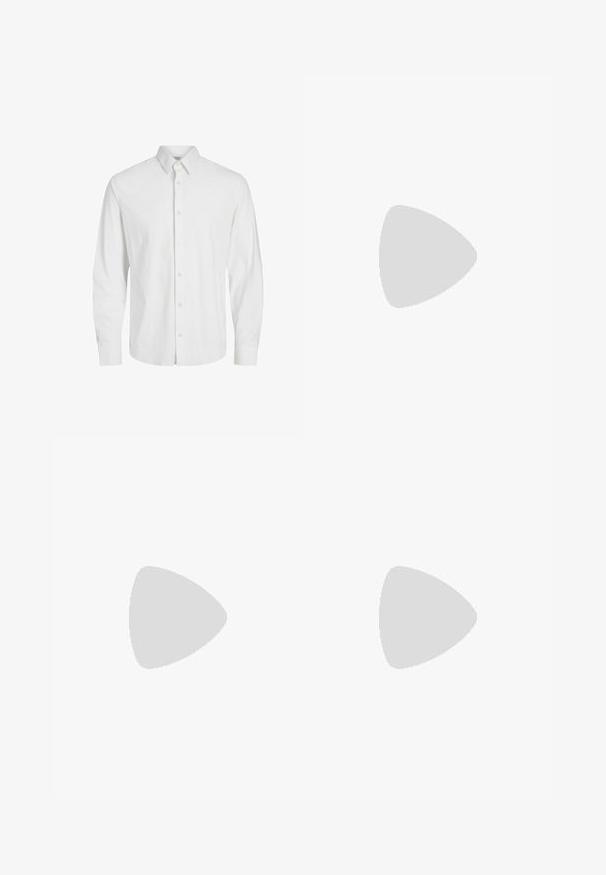 Weißes Langarmhemd aus Baumwolle mit einem Button-Down-Kragen, Frontleiste mit Knöpfen und ohne sichtbare Muster oder Verzierungen.; Schwarze Hose mit geradem Schnitt, aus einem glatten Stoff gefertigt. Verfügt über Vorderfalten und einen einzelnen Knopfverschluss an der Taille.; Schwarze Lederloafers mit glatter Oberfläche, ausgestattet mit einem dekorativen Riemen und Kontrastnähten, kombiniert mit beigen Hosen.; Metallsonnenbrille mit rechteckiger Form, blauen getönten Gläsern und silbernem Rahmen. Verfügt über Nasenpolster und dünne, gerade Bügel.