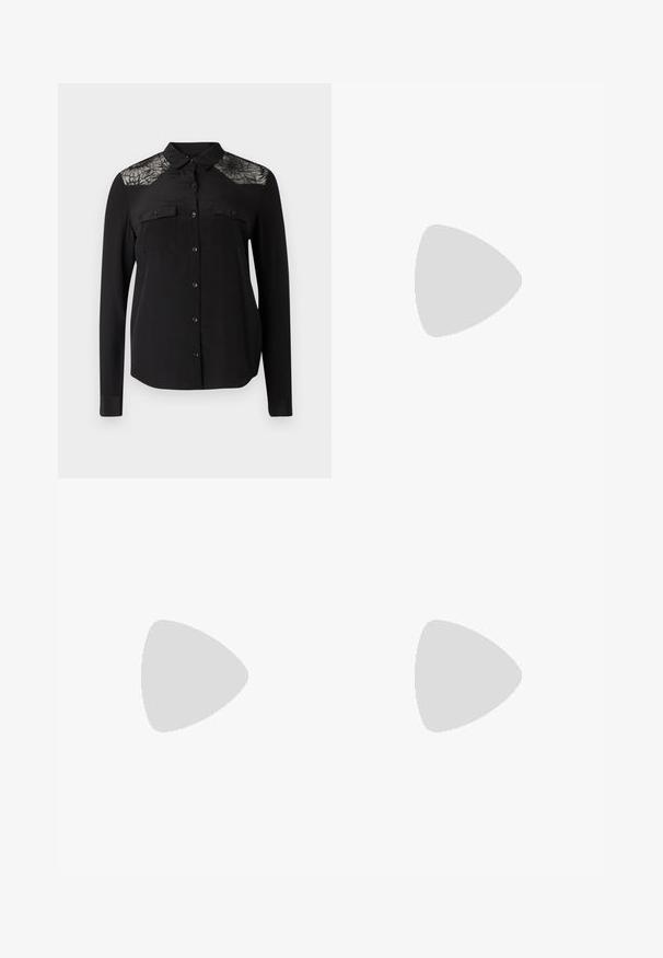 Cămașă neagră cu mâneci lungi, închidere cu nasturi, două buzunare pe piept și detalii din dantelă pe umeri. Material neted cu guler clasic.; Pantaloni negri dintr-un material neted, cu talie înaltă, picioare largi, pliuri frontale și loop-uri clasice pentru curea. Fără buzunare laterale vizibile.; Pantofii slingback din piele neagră, cu vârful ascuțit, curele decorative cu ochiuri din metal și toc bloc mic. Suprafață texturată.; Geantă neagră din piele, tip crossbody, cu două buzunare frontale, catarame aurii, închidere cu fermoar și o curea subțire. Suprafață texturată și formă rectangulară compactă.