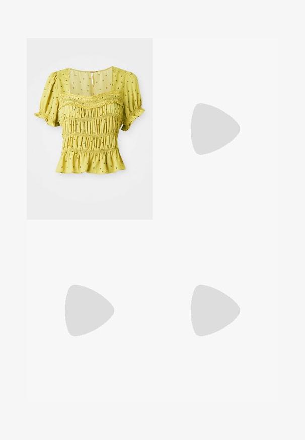 Geel gesmokte blouse met korte puffmouwen, vierkante halslijn, bloemenpatronen en een gerimpelde zoom. Gemaakt van lichte, gestructureerde stof.; Beige wijde jeans met een hoge taille, voorzien van een knoopsluiting, voorzakken en een rafelige zoom. Gemaakt van denim stof.; Bruine suède sneaker met drie feloranje strepen, vetersluiting aan de voorkant en gouden "Gazelle" branding aan de zijkant. Platte gumzool.; Gouden metalen bril met ovale lenzen, slanke armen en transparante neus pads. Heeft subtiele scharnieraccenten en transparante lenzen.