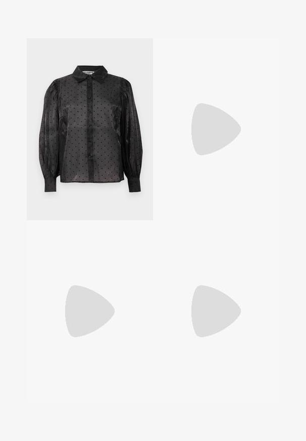 Blusa nera trasparente con piccoli motivi a cuore, maniche lunghe a sbuffo, chiusura frontale con bottoni e colletto classico.; Pantaloni corti neri in pelle con vita alta, elastico, cintura rimovibile e texture liscia. Presentano una parte anteriore piatta e tasche laterali.; Pumps bianchi con tacco alto, punta affusolata, texture in pelle liscia e sottile stiletto. Design minimalista con accenti discreti.; Borsa a tracolla in pelle bianca con dettagli dorati, patta frontale e bordi neri, dotata di una tracolla a catena indossata a croce su una camicia azzurra chiara.