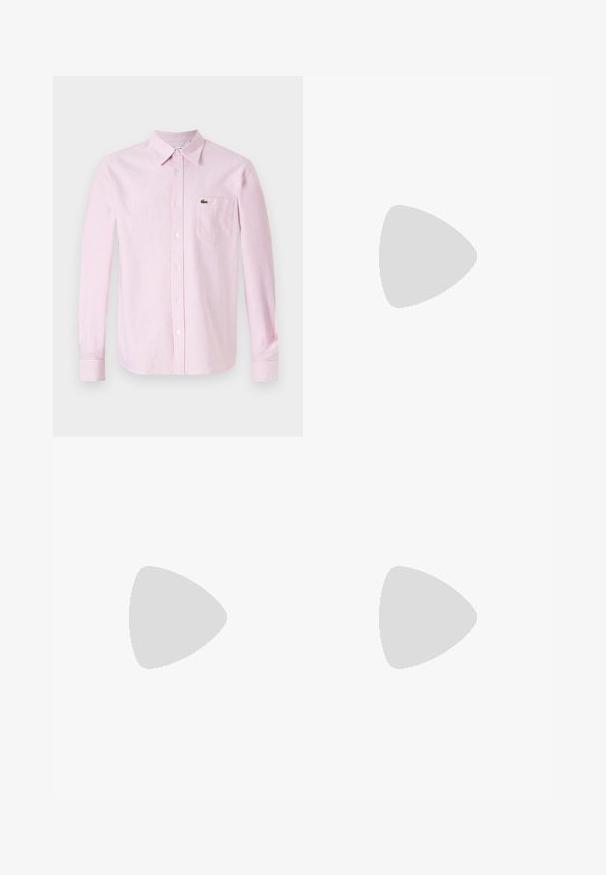 Paita pitkähihaiseen vaaleanpunaisissa ja valkoisissa pystysuorissa raidoissa. Varustettu kauluksella, nappisuljennolla ja pienellä vihreällä logolla rintataskussa.; Valkoinen pitkähihainen puuvillainen t-paita, jossa on pyöreä kaula-aukko, resorit hihansuissa ja suora helma, sileä pinta ja minimalistinen muotoilu.; Rento-hameet tummanharmaasta kankaasta, jossa on pleidatut etuosat, kaksi sivutaskua ja litteä vyötärö. Sujuva rakenne ja räätälöity muotoilu.; Bordeaux nahkahiusut, joissa on harmahtava kangasasennus, tikkausyksityiskohtia ja teksturoitu kumipohja, joka on suunniteltu mukavuutta ja kestävyyttä varten.