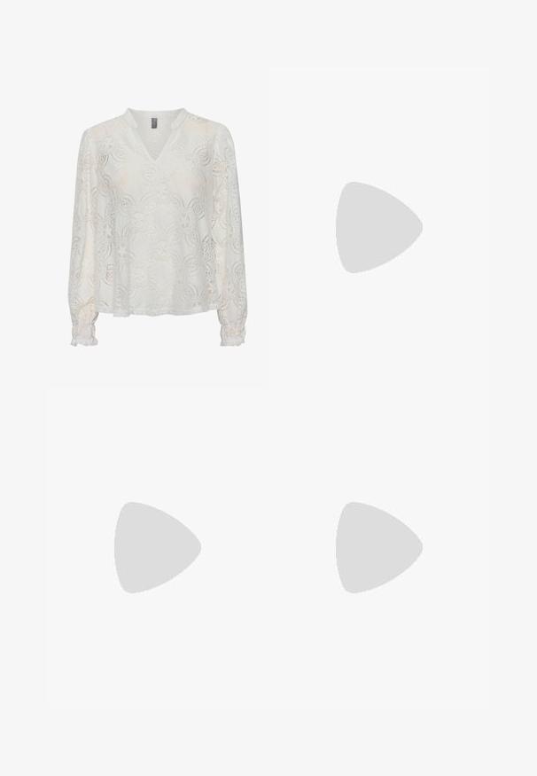 Blusa in pizzo color avorio con scollatura a V, maniche lunghe a palloncino, motivo floreale e polsini arr gathered. Tessuto leggero e testurizzato.; Pantaloni ampi marroni con una texture liscia, caratterizzati da una vita alta e pieghe frontali. Il tessuto è leggero e scorre liberamente.; Sandalini con tacco alto in pelle verniciata marrone, con cinturino alla caviglia, punta aperta e un design elegante e minimalista. Presentano un tacco quadrato.; Borsa a tracolla in pelle marrone con forma curvata, hardware dorato e un dettaglio con fibbia. Presenta una tracolla rimovibile.