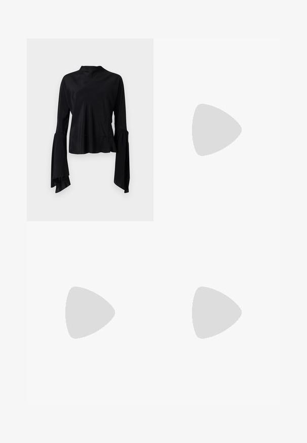 Μαύρη μπλούζα με μακρύ μανίκι από λεία ύφασμα, με ψηλό λαιμό και φαρδιά μανίκια με  gathered λεπτομέρεια στους καρπούς.; Μαύρα δερμάτινα παντελόνια με άνετη εφαρμογή, διαθέτοντας σχέδιο ίσι�ας γραμμής, μπροστινές τσέπες και ορατές ραφές.; Μαύρη δερμάτινη μπότα μέχρι τον αστράγαλο με μυτερή μύτη και μικρό τακούνι. Διαθέτει χρυσή αλυσίδα στη περιοχή του αστραγάλου. Περιτριγυρισμένη από μια υφασμάτινη επιφάνεια.; Μαύρη δερμάτινη τσάντα φάκελος με ορθογώνιο σχήμα, λεία υφή, λεπτό λουράκι ώμου και μινιμαλιστικό σχέδιο.