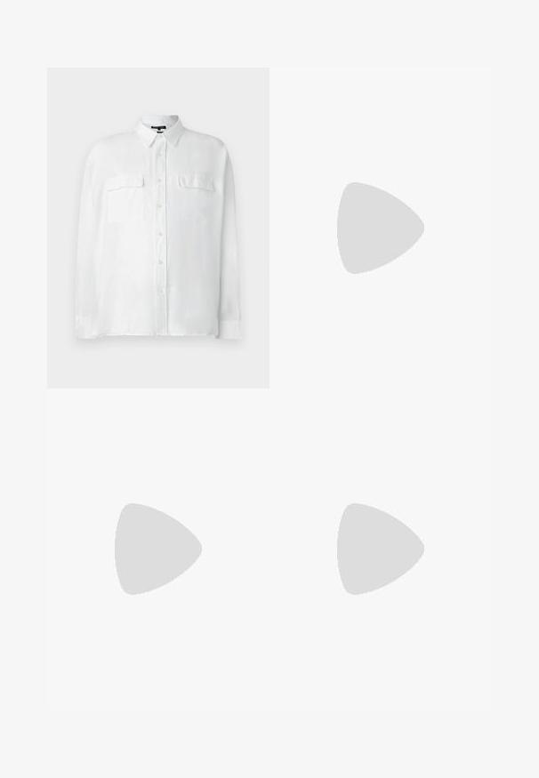 Chemise en lin blanche avec un col, devant à boutons et deux poches poitrine. Dotée de manches longues et d'une coupe décontractée. Texture lisse.; Jean en denim blanc avec une coupe droite, style à cinq poches et quincaillerie métallique à l'avant. Texture lisse sans motifs visibles.; Stuart Weitzman CLUB CLASSIC PENNY LOAFER - Mocassins de ville - black; Sacoche noire en tissu de forme rectangulaire, avec une fermeture zippée, une bandoulière réglable et un logo en relief sur le devant.