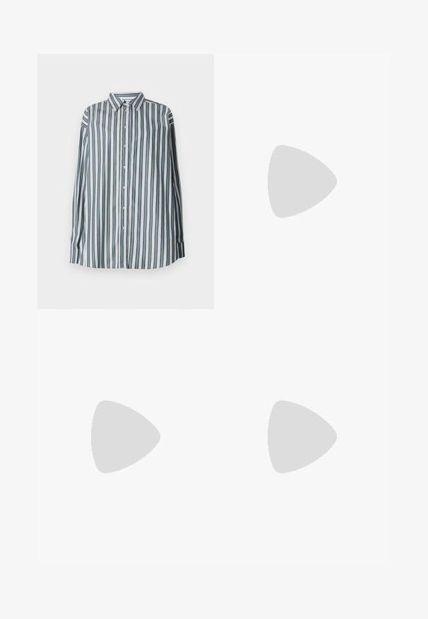 Camisa de botones a rayas en verde, blanco y gris. Presenta mangas largas, un cuello clásico y un corte holgado. Fabricada con un tejido ligero.; Falda midi de punto blanca que presenta un patrón texturizado con líneas verticales y detalles recortados cerca del bajo. Cintura elástica. Material suave.; Bailarina de piel negra con punta redondeada, textura suave, detalle de costura minimalista y diseño de suela flexible.; Bolso de mano de cuero marrón con cierre de solapa, herrajes en tono dorado, correa para el hombro y una textura suave. Forma rectangular compacta.