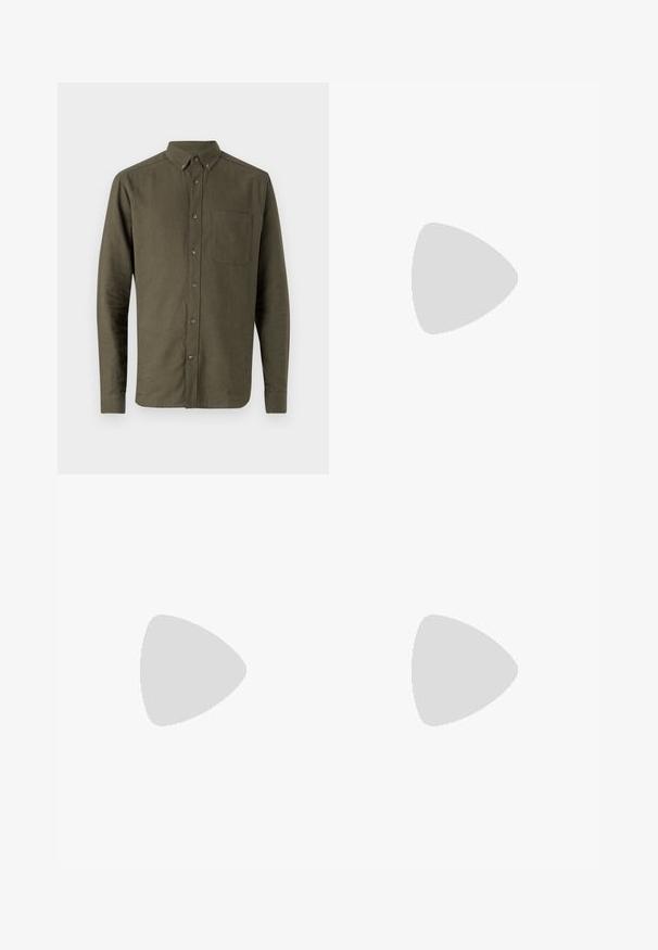 Camisa de botones verde oliva, de mangas largas, con pequeño cuello, un bolsillo en el pecho, tela texturizada, cierre frontal de botones.; Dos camisetas de cuello redondo en negro y verde oliva, hechas de suave tela de algodón. El diseño es simple, con mangas cortas y corte recto.; Pantalones deportivos negros hechos de tejido texturizado, con una cinturilla ajustable, bolsillo lateral con cremallera y puños ajustados.; Zapatillas de cuero blancas con una suela gruesa color crema, acento en el talón azul marino y logo en el lado. Textura suave, diseño minimalista, con cierre de cordones.