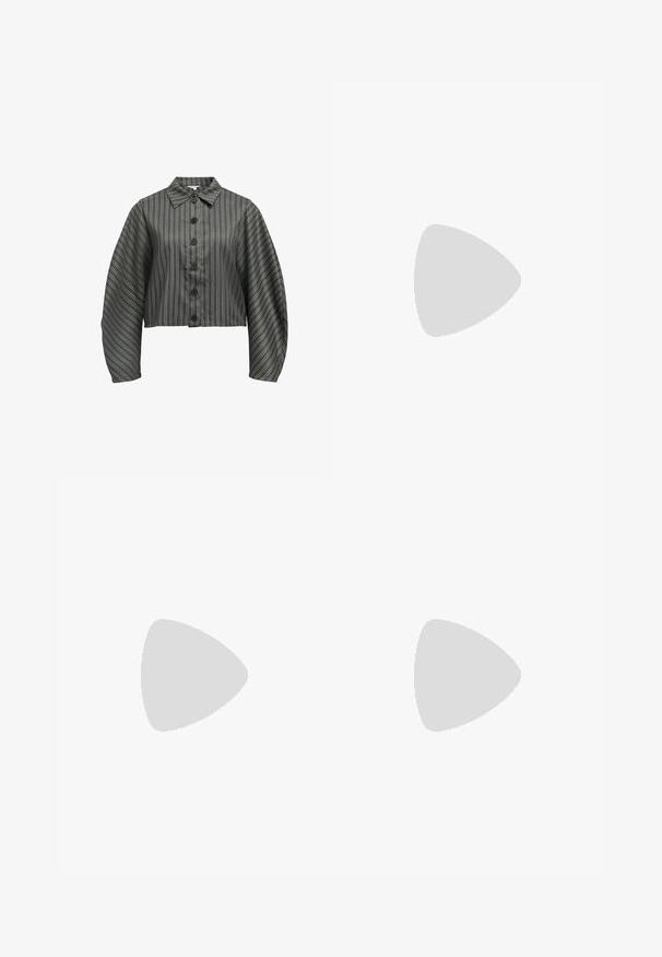 Cropped, button-up shirt in dark green with vertical white stripes, features a collar and voluminous sleeves, made of smooth fabric.; Black wide-leg denim pants with a high waist, featuring front and back pockets, stitched seams, and a button closure. Smooth texture.; Bershka High heeled sandals - black; Black patent leather handbag with a curved shape, one shoulder strap, front pockets, and silver-tone hardware accents.