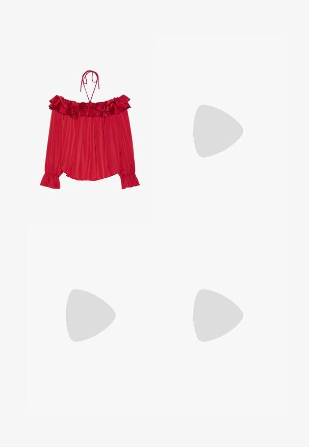 Blouse rouge à épaules dénudées avec un col à volants, des bretelles à nouer, une texture plissée et des manches à pattes d'éléphant. Tissu satin léger.; Jeans blancs taille haute avec une coupe large, en denim ; comportent cinq poches, des rivets en cuivre et une fermeture éclair.; Sandale blanche à talons hauts avec un talon épais, présentant un design à lanières et un lien autour de la cheville. Texture lisse avec une plateforme à l'avant pour une hauteur supplémentaire.; Sac à épaule blanc avec une finition texturée, une accentuation par une boucle centrale et une forme courbée. Fermetures éclair des deux côtés.
