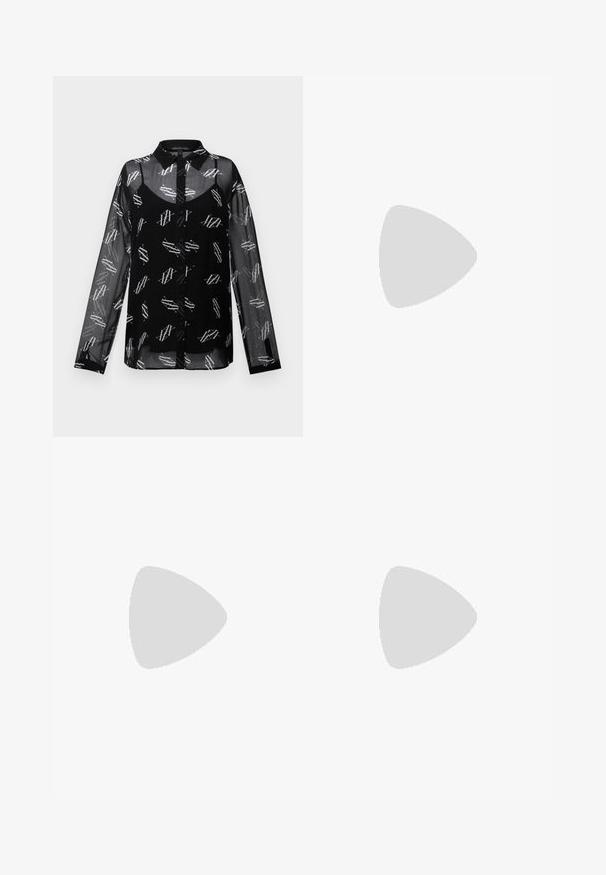 Armani Exchange CAMICIA - Camicetta - black; Jeans a zampa d'elefante blu scuro in denim. Caratterizzati da una vita alta, tasche anteriori e dettagli con spacco all'orlo. Design classico a cinque tasche.; Pantofole da balletto nere in pelle con punta arrotondata, texture liscia, dettagli di cucitura minimi e design con suola flessibile.; Borsa a secchiello in pelle nera con finitura testurizzata, dettagli in metallo dorato e apertura superiore. Presenta una maniglia corta e una tracolla regolabile.
