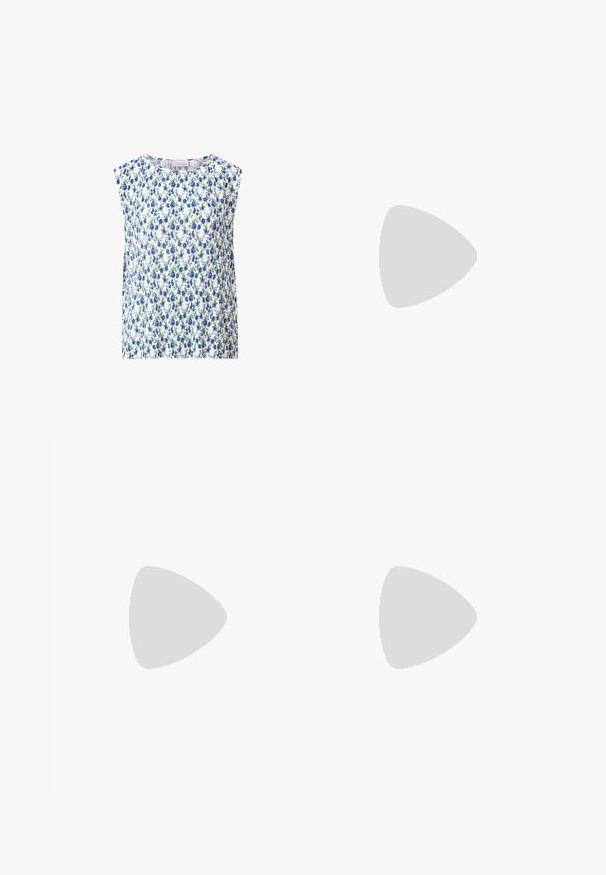 Bloemen top met blauwe en groene bloemen op een witte achtergrond, met een ronde halslijn en een breed, mouwloos ontwerp. Luchtige stof.; Bruine high-waisted broek met plooien, gemaakt van soepel materiaal. Loose fit, rechte pijpen, met riemlussen en een ritsluiting.; Zwarte gepatineerde leren slingback hakken met een spitse neus en een geometrische blokhak. Kenmerkt zich door een slank, minimalistisch ontwerp en een gladde textuur.; Bruine leren schoudertas met een gebogen vorm, gouden hardware en een gespaccent. Bevat een afneembare schouderriem.