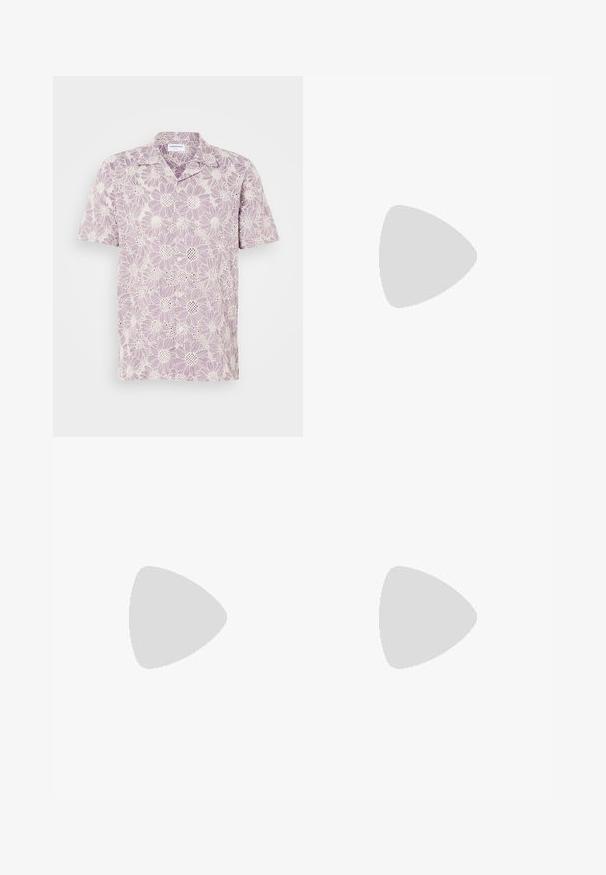 Camisa de manga curta em lilás claro com padrão floral, apresentando margaridas brancas e uma textura rendada. Fecho de botão na frente.; Duas camisas de mangas longas, uma preta e uma branca, feitas de algodão, com decote redondo e uma textura suave, expostas em uma disposição empilhada.; Calças de perna larga com um padrão de mapa em azul-marinho sobre um fundo bege, com detalhes plissados na cintura e um corte relaxado.; Mocassins de couro preto com acabamento liso, tassel decorativo, sola grossa de borracha e detalhes costurados. Design leve e elegante.