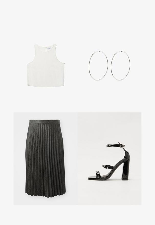Haut sans manches blanc avec un col rond, présentant une texture subtile, un détail en forme de trou de serrure au dos et un ourlet droit.; Jupe plissée noire fabriquée en tissu texturé, présentant un design à motifs et une taille unie, avec une coupe mi-longue.; Sandales à talons vernies noires avec un bout carré, des sangles autour de la cheville et des boucles en argent. Dotées d'un talon bloc épais pour plus de stabilité.; Boucles d'oreilles en argent avec un design lisse et rond, et une finition polie. Elles sont fines et légères, avec un fermoir simple.