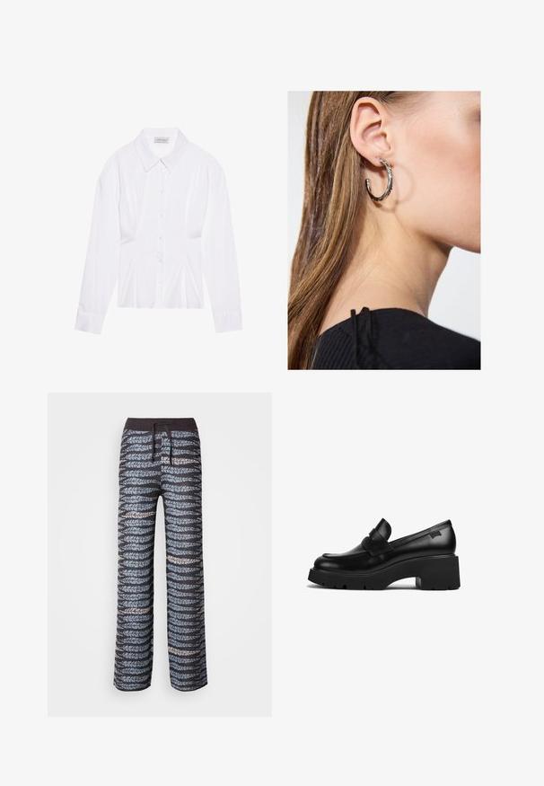 Weiße Bluse mit langen Ärmeln, klassischem Kragen, vorderer Knopfleiste und gerafftem Seitendetail. Glattes Material mit taillierter Form.; Leichte, gemusterte Hosen mit einem dunklen Grundton und abwechselnd blauen und grauen Blattmotiven, elastischem Bund und Zugband.; Schwarze Leder-Loefer mit klobigem Absatz, dicker Sohle und einem Riemen über der Oberseite, seitlich auf einem weißen Hintergrund gezeigt.; Silberne Creolen mit polierter Oberfläche, die kleine goldene Akzentdetails und eine runde Form aufweisen, am Ohrläppchen getragen.