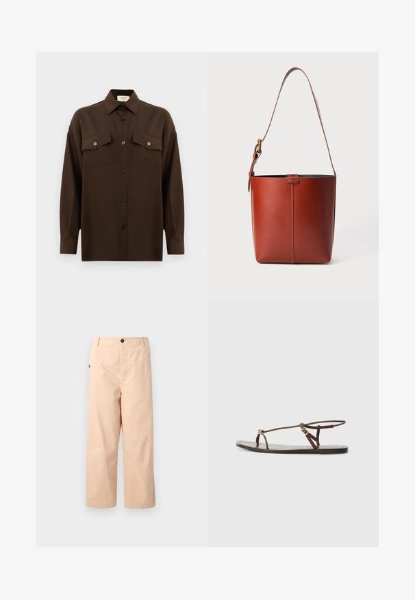 Sötétbarna, hosszú ujjú, gombos ing, két zsebével a mellén és klasszikus gallérral, egyszerű fehér háttér előtt bemutatva.; Beige színű, pamut anyagú, bokáig érő nadrág egyenes szabással, amelyen egy gomb található a derékrészen, valamint oldalsebeken. Simább textúra minták nélkül.; Barna bőr szandál vékony pántokkal, arany kör alakú díszítéssel és lapos talppal. Minimalista dizájn, állítható csat részlettel.; Barna bőr vödör táska állítható vállpánttal és aranyszínű csattal, egyszerű függőleges varrással az elején.