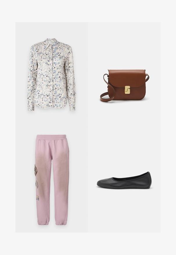 Halenka s dlouhým rukávem v světlé krémové barvě, zdobená modrým květinovým vzorem s tmavými akcenty a s špičatým límcem. Zapínání na knoflíky v přední části.; Růžové tepláky s elastickým pasem, které mají dekorativní nášivky ve tvaru diamantů na levé straně a elastické manžety u kotníků.; Černé kožené baletní byty s kulatou špičkou, hladkou texturou, minimálními švy a flexibilním designem podrážky.; Hnědá kožená kabelka s klopou, zlatými kovovými detaily, ramenním popruhem a hladkým povrchem. Kompaktní obdélníkový tvar.