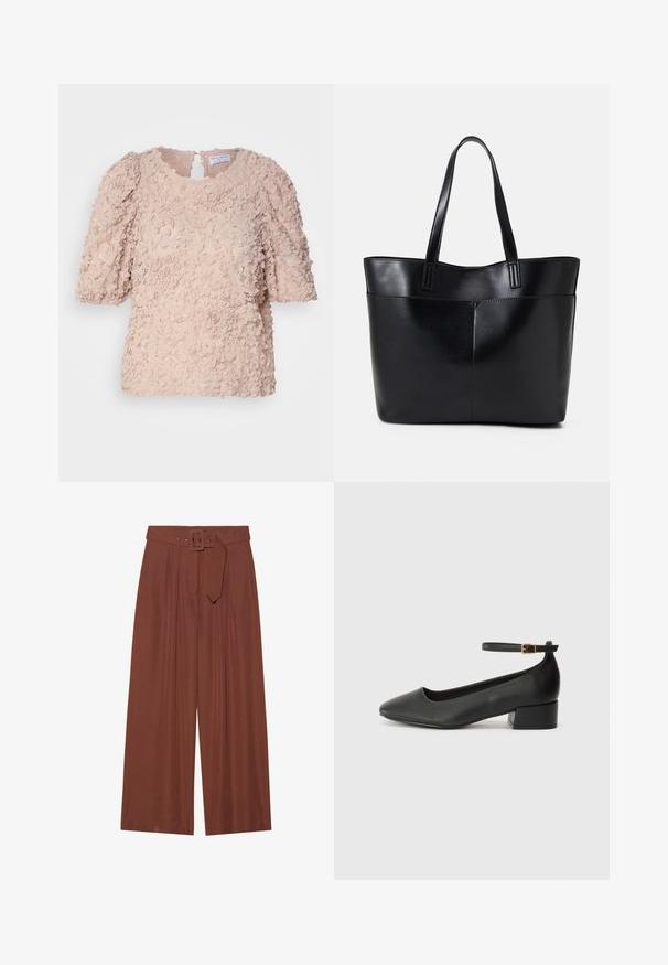 Perzikkleurige bloemenspitstop met korte pofmouwen, een ronde halslijn en een keyhole sluiting aan de achterkant met een textured, gelaagd ontwerp.; Brunnen wijduitlopende broeken van stof, met een riem met een vierkante gesp, geplooid ontwerp en een gladde textuur.; Zwarte leren pump met een spitse neus en een lage blokhak. Beschikt over een enkelband met een goudkleurige gespsluiting. Gladde textuur.; Zwarte leren tote bag met twee lange handvatten, een zachte textuur en een gestructureerde vorm. Voorzien van een voorvak voor extra opslagruimte.