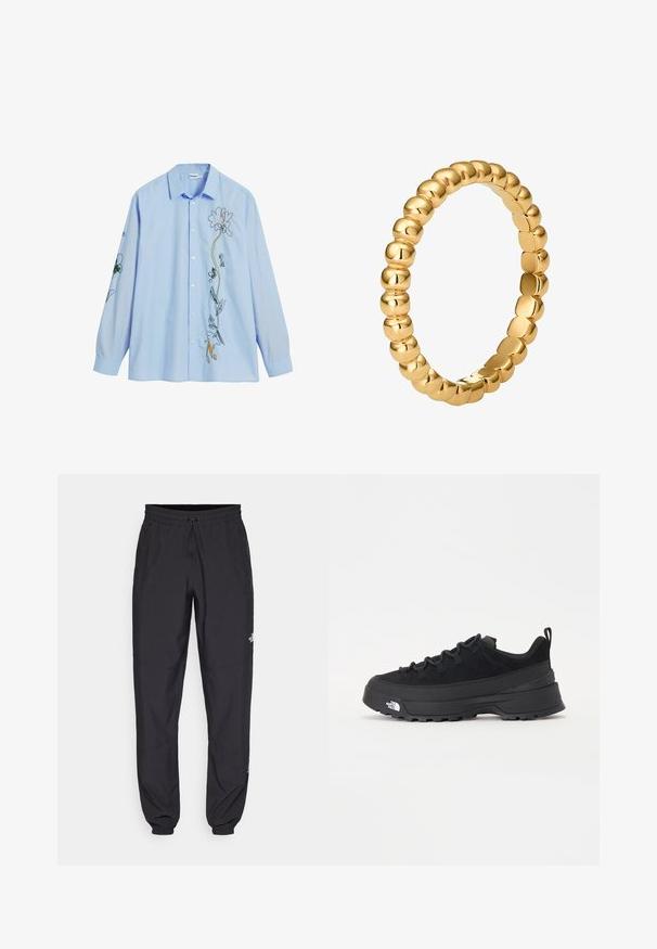 Camicia button-up azzurro chiaro con ricami floreali di diversi colori lungo la parte frontale e le maniche. Realizzata in un tessuto morbido con una vestibilità rilassata.; Pantaloni sportivi neri realizzati in tessuto leggero, con vita regolabile con cordino, tasche laterali e orli affusolati alle caviglie.; Sneaker da esterno nera con parte superiore in suede, suola in gomma testurizzata e robusto sistema di allacciatura. Presenta un tallone rinforzato e il logo del marchio sul lato.; Anello placcato in oro con un design liscio e arrotondato. Presenta una serie di elementi a forma di perline alternati concavi e convessi per un effetto di texture.