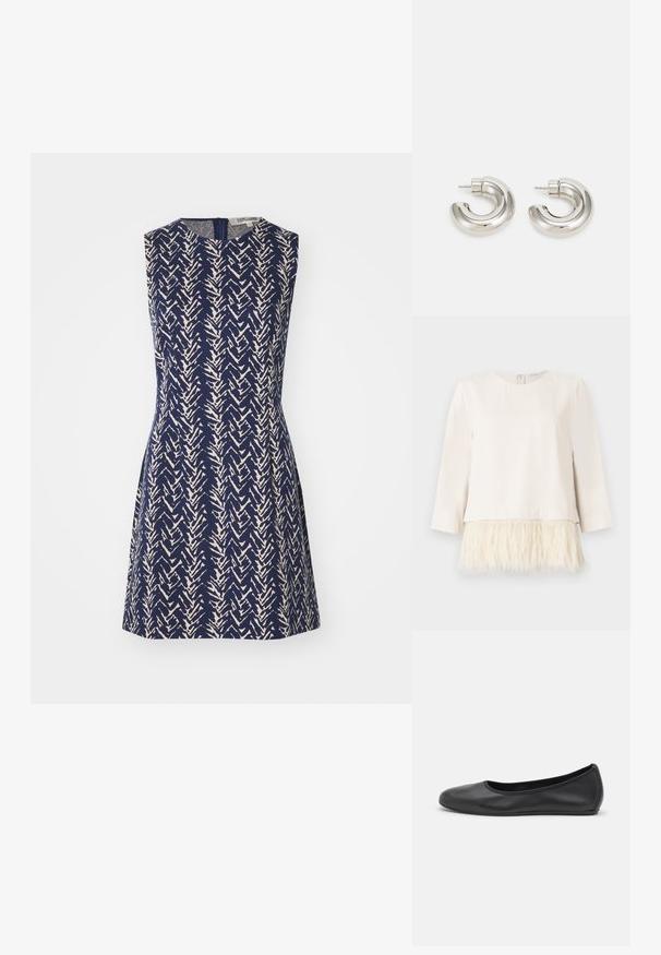 Langsleeve top in crème met een zachte, textuur faux fur zoom. Ronde halslijn met een ritssluiting aan de achterkant. Glad materiaal boven en fluffy afwerking onder.; Mouwloze jurk van navy stof met een roomkleurig zigzagpatroon, voorzien van een ronde halslijn en een ritssluiting aan de achterkant. A-lijn silhouet.; Zwarte leren ballerina met een ronde neus, gladde textuur, minimale stikdetails en een flexibele zoolontwerp.; Zilverkleurige hoepeloorbellen met een glad, gebogen ontwerp en een gestructureerd oppervlak, met een stud voor bevestiging.