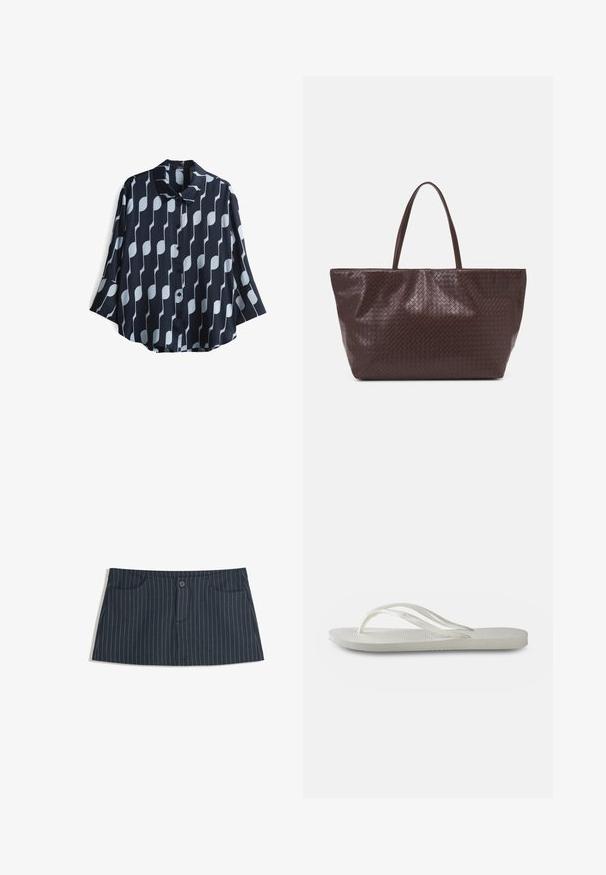 Camicia blu navy con bottoni, con un motivo di forme bianche verticali alternate, maniche corte e colletto classico. Tessuto liscio e leggero.; Mini gonna blu navy a righe con tasche frontali e una chiusura con un singolo bottone in vita.; Infradito bianchi con suola testurizzata, caratterizzate da cinghie sottili e design piatto. Realizzate in gomma con un logo sottile sulla soletta.; Borsa tote in pelle intrecciata marrone con due manici, dalla forma strutturata e superficie texturizzata, caratterizzata da un motivo a diamante in tutto il suo corpo.; Orecchini a cerchio color oro, con una forma slanciata e elegante, finitura lucida e chiusura a scatto sicura.