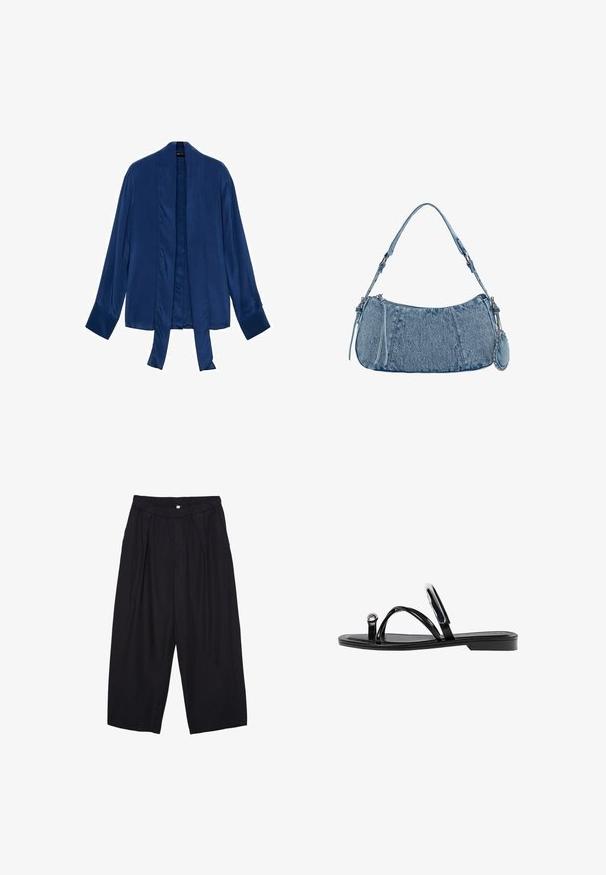 Marineblå satin kimono-jakke med lange ærmer, åben front og bindebånd. Glat tekstur og minimalistisk design uden udsmykninger.; Sorte polyester culotte bukser med elastisk talje, to forpiber og en løs silhuet. Ingen synlige mønstre eller hardware detaljer.; Sorte flade sandaler med en blank finish, tre tynde stropper og en cirkulær hardwaredetalje ved tæerne. Slankt design med en minimal hæl.; Denim håndtaske med buet form, lyseblå farve, justerbar skulderrem og en lille aftagelig pung med metalliske detaljer.
