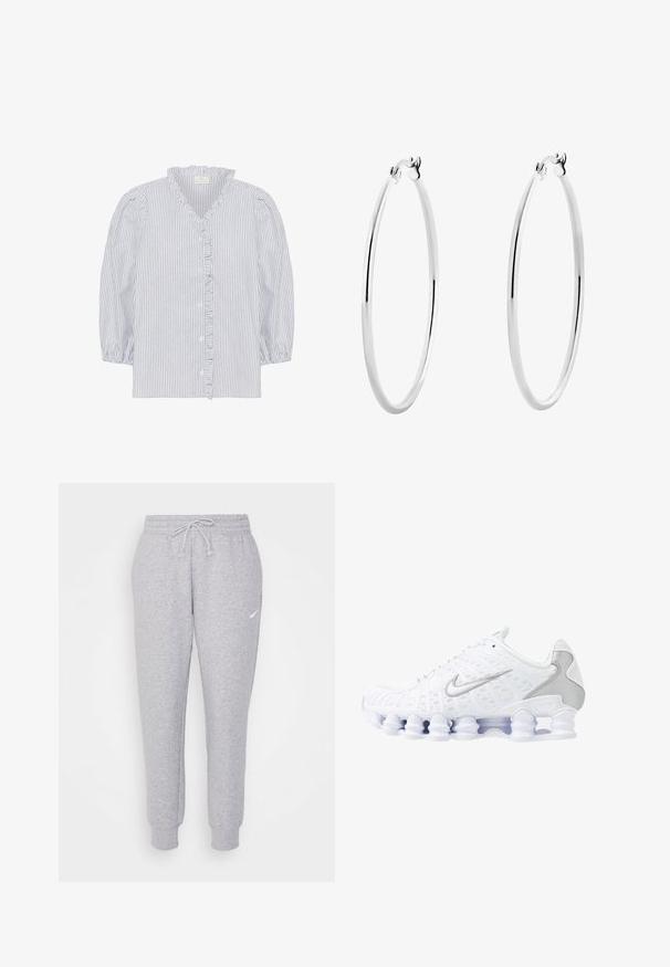 Kaffe OSITA - Bluse - white black oxford stripe; Hellgraue Sweatpants mit einem Kordelzug in der Taille, schmal zulaufenden Beinen und einem kleinen weißen Logo am linken Oberschenkel. Hergestellt aus einem weichen, strukturierten Stoff.; Weiße Sportschuhe mit einem oberen Teil aus Mesh, silbernen Akzenten und einem einzigartigen Spiralsohlendesign. Verfügt über einen gepolsterten Schaft und eine Schnürung für optimalen Halt.; Silberne Creolen mit einer glatten, polierten Oberfläche und einer dünnen, runden Form. Das Design verfügt über einen sicheren Verschluss.