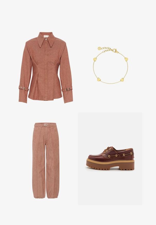 Chaqueta de color óxido hecha de un tejido texturizado, con un cuello, botones frontales y tirantes ajustables en las mangas. Diseño ajustado con costuras.; Pantalones de pierna ancha en color rosa con una textura suave, lazos para cinturón, cierre de botón y costuras prominentes. Los puños se recogen en los tobillos.; Zapato de barco de cuero marrón con una suela de goma marrón gruesa, ojales dorados y costuras de contraste. Presenta un logo en el lado.; Pulsera de oro con tres acentos en forma de corazón, enlazados por una fina cadena con cierre de langosta y una cadena ajustable en un extremo.
