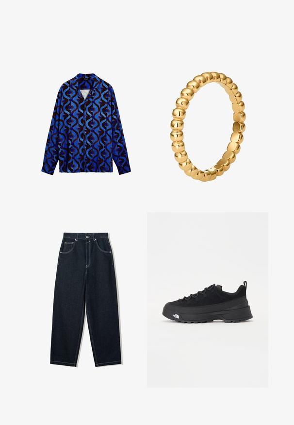 Niebieska i brązowa koszula we wzory z kołnierzykiem, z falistymi wzorami i kwiatowymi akcentami. Długie rękawy i zapięcie na guziki.; Spodnie dżinsowe o szerokich nogawkach w ciemnym denimu z kontrastowym białym przeszyciem, pięcioma kieszeniami i zapięciem na guzik. Posiadają wysoki stan.; Czarne sneakersy outdoorowe z zamszowym wierzchem, teksturowaną gumową podeszwą i solidnym systemem sznurowania. Posiadają wzmocnioną piętę oraz logo marki na boku.; Złota obrączka o gładkim, zaokrąglonym kształcie. Posiada szereg naprzemiennych elementów przypominających koraliki w kształcie wklęsłym i wypukłym, co nadaje fakturę.