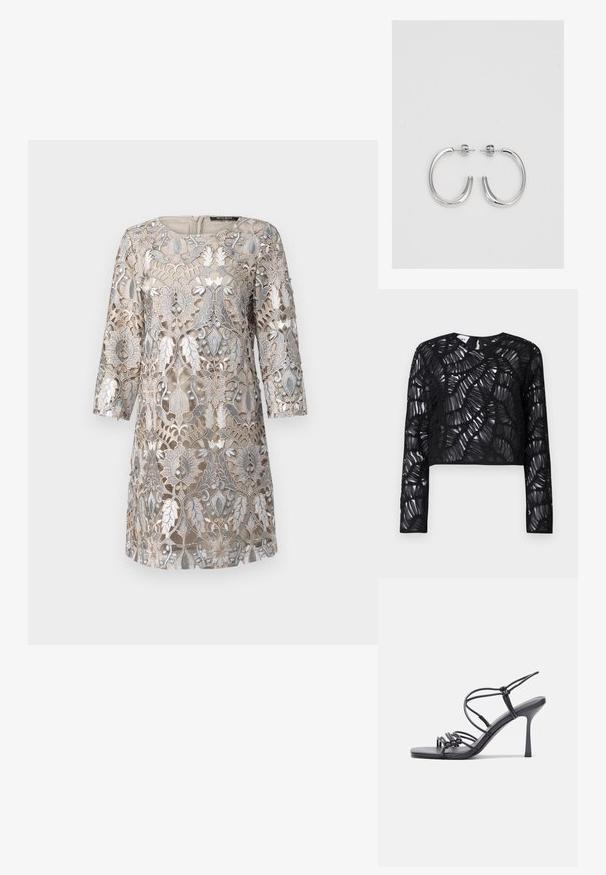 Schwarzes, langärmliges Crop-Top mit einem transparenten, strukturierten Design, das geschichtete, gewellte Muster und einen runden Halsausschnitt aufweist.; Beiges Kleid mit aufwendigem silbernen floralen Spitzenüberzug, dreiviertelärmel, rundem Ausschnitt und einem Reißverschluss auf der Rückseite. Strukturiertes Design-Detail.; Schwarze, hochhackige Sandalen mit dünnen Riemen und einem geknoteten Design, einer glatten, rechteckigen Zehenpartie und einem eleganten Stiletto-Absatz.; Hellegraue metallische Handtasche mit einer Kettenriemen, verziert mit kleinen kreisförmigen metallic Nieten und einem dreieckigen Markenlogo.; Silberne Creolen mit einer glatten, glänzenden Oberfläche, einer gebogenen Form und einer Steckverschluss. Minimalistisches Design mit modernem Finish.