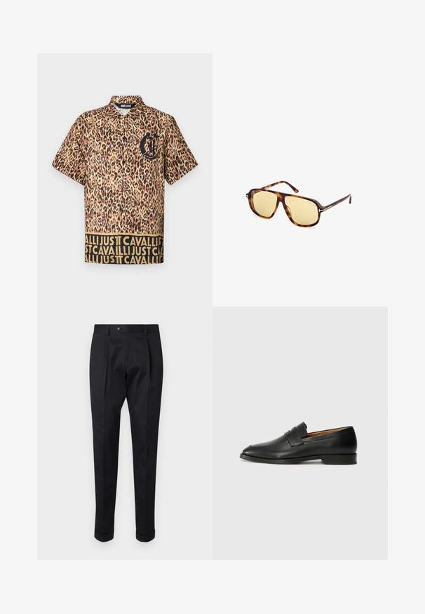 Korte mouwen shirt met een luipaardprint, zwart logo op de borst en een contrasterende tailleband met herhaalde tekst in goud.; Zwarte broek gemaakt van een gladde stof, met een plooi aan de voorkant, een knopen sluiting en opgerolde manchetten bij de enkels.; Zwarte leren instapper met een ronde neus, subtiele stikdetails en een lage hak, met een gladde textuur en een minimalistisch ontwerp.; Zonnebril met een schildpadprint acetaat frame, gele getinte lenzen, vierkante vorm en metalen accenten op de pootjes.